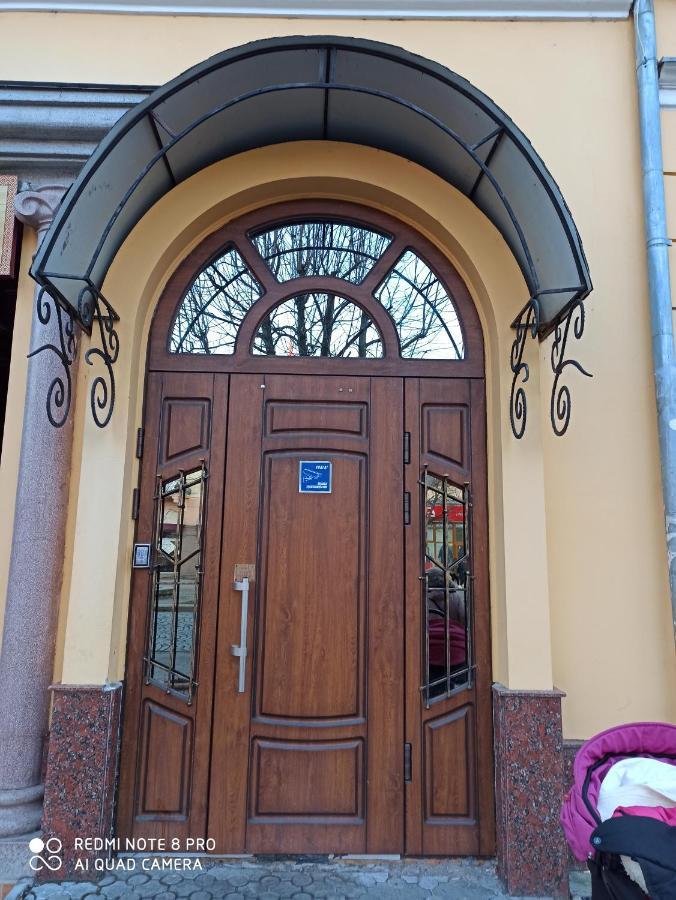 Стильні Апартаменти На Ратушній Площі Moekatsjeve Buitenkant foto